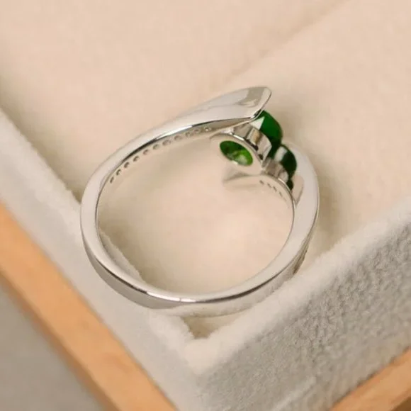 New Gorgeous 925 Silver Emerald Diamond Cocktail Ring - Picture 4 of 4